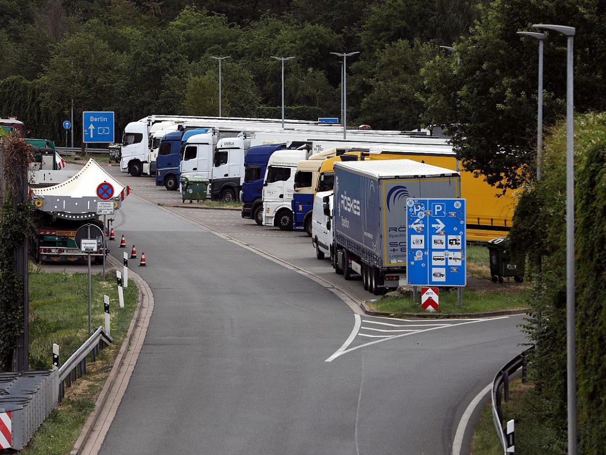 Zahl mautpflichtiger Lkws auf Autobahnen im Februar gestiegen - bei Kurznachrichten Plus