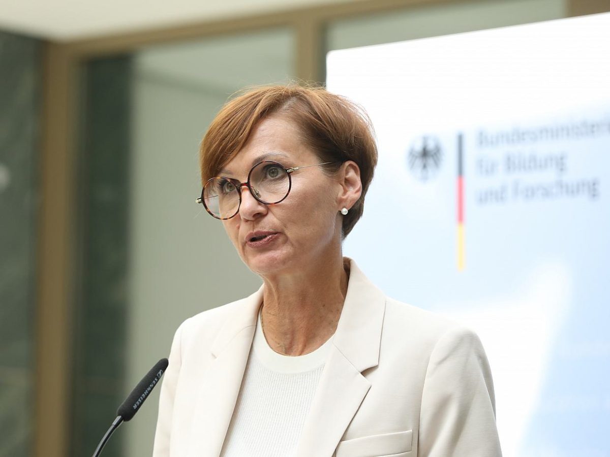 Bildungsministerin knüpft neuen Digitalpakt Schule an Bedingungen - bei Kurznachrichten Plus