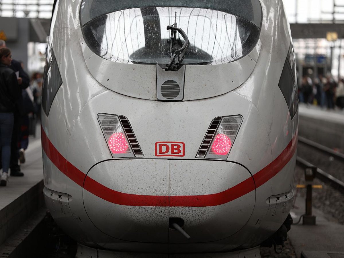 Bahnchef verteidigt Vorstandsbonus für 2022 - bei Kurznachrichten Plus