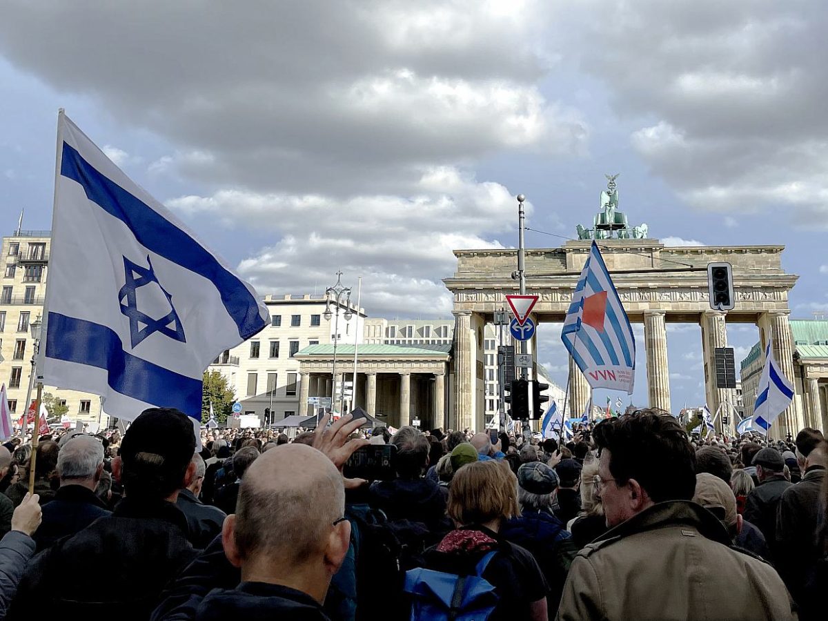 Tausende bei Pro-Israel-Demo am Brandenburger Tor - bei Kurznachrichten Plus