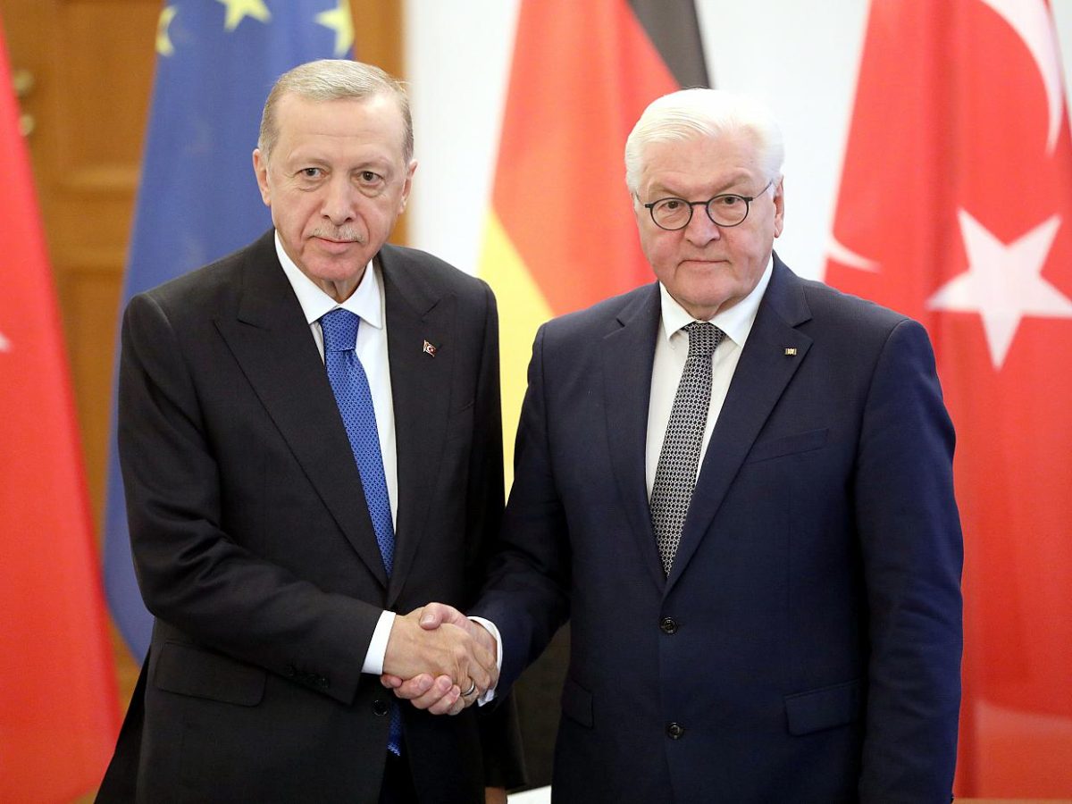 Erdogan von Steinmeier in Schloss Bellevue empfangen - bei Kurznachrichten Plus