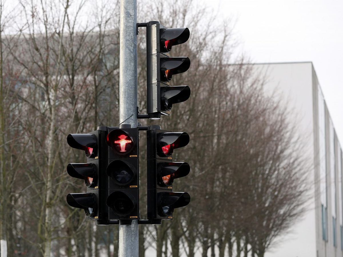 Ampel uneins über Lieferung von „weitreichenden Waffensystemen“ - bei Kurznachrichten Plus