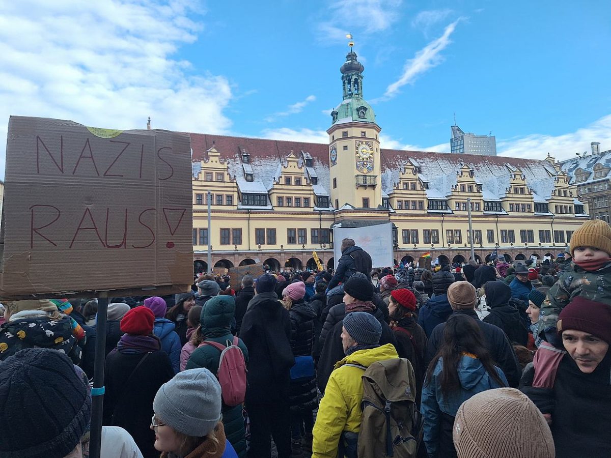 Erneut großer Andrang bei Demos gegen Rechtsextremismus - bei Kurznachrichten Plus