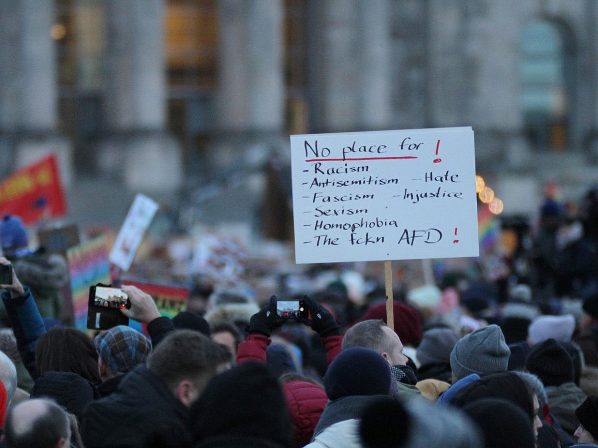 Zehntausende demonstrieren erneut gegen Rechtsextremismus - bei Kurznachrichten Plus