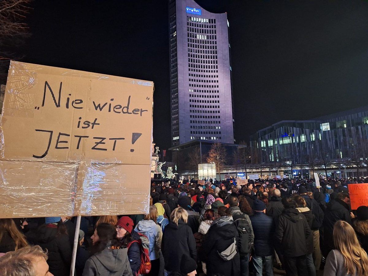 Erneut zehntausende Teilnehmer bei Demonstrationen gegen Rechts - bei Kurznachrichten Plus