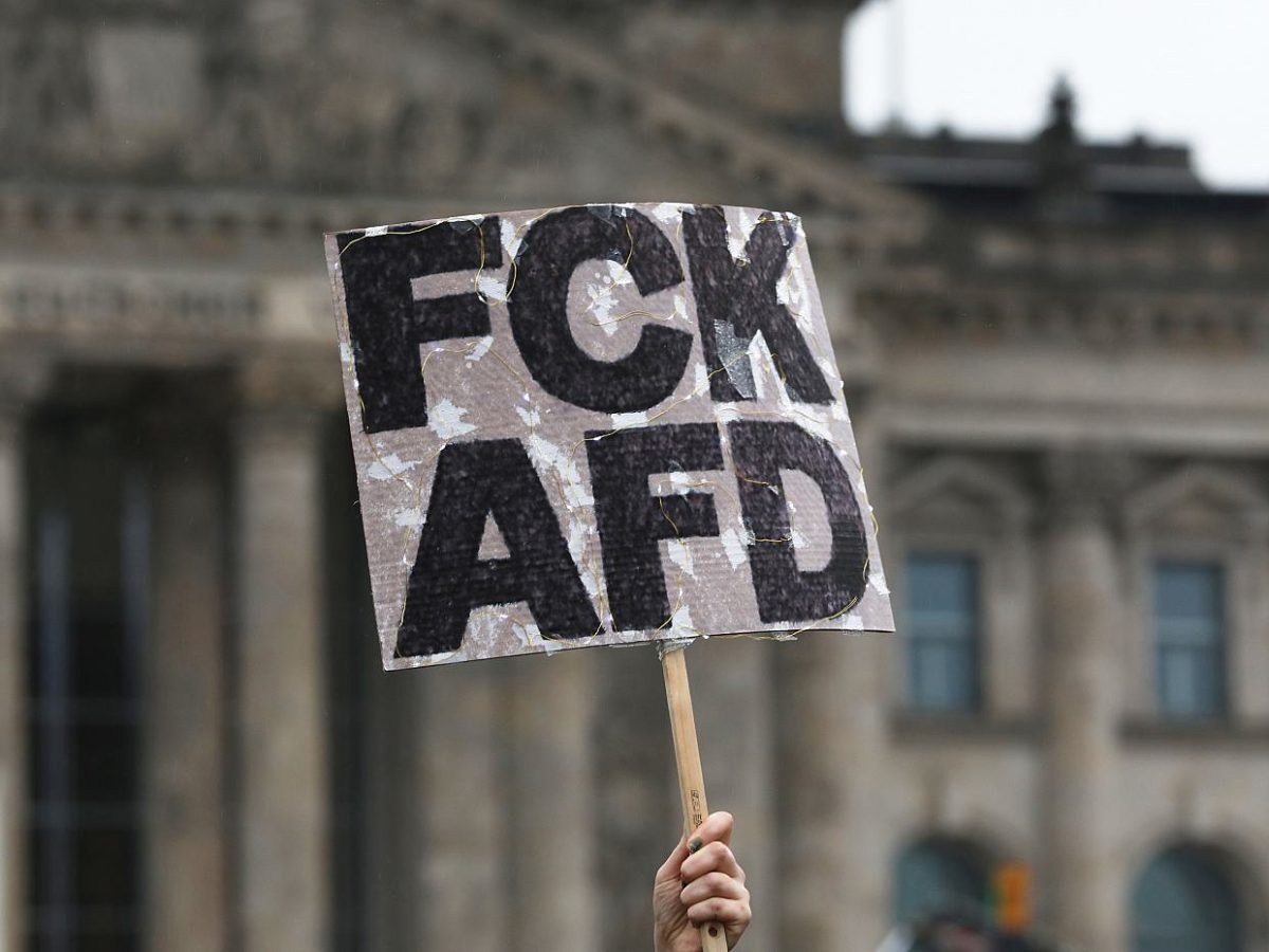 Kretschmer hält Ampel-Politiker auf Anti-AfD-Demos für unpassend - bei Kurznachrichten Plus