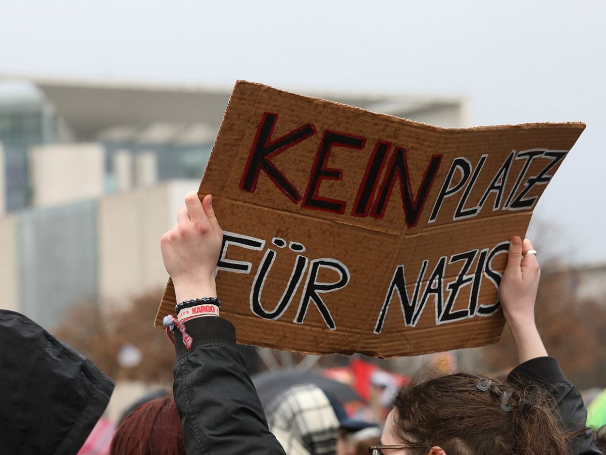 Klingbeil: Konservative gehören auf Demos gegen Rechts - bei Kurznachrichten Plus