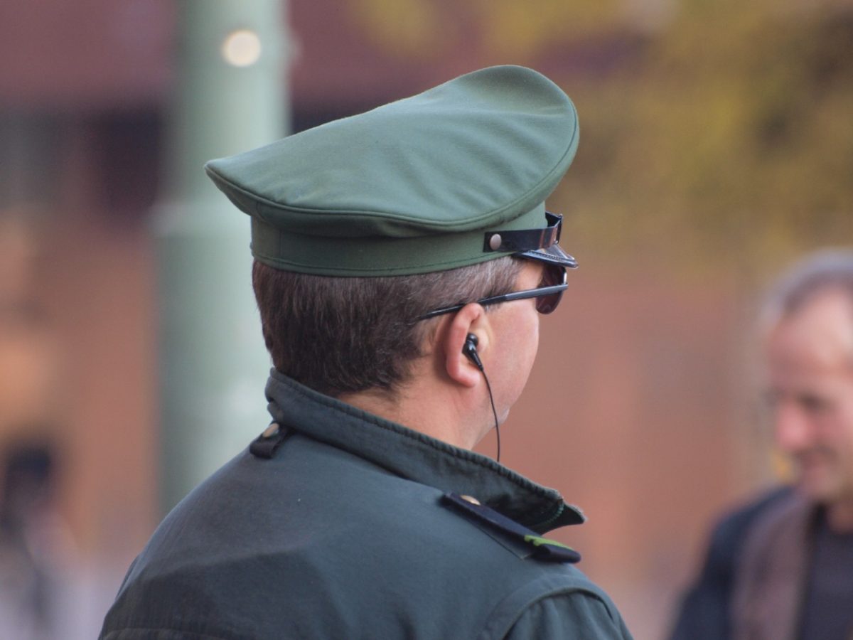 Bericht: NRW-Innenministerium warnt Polizisten vor IS-Messerangriffen - bei Kurznachrichten Plus