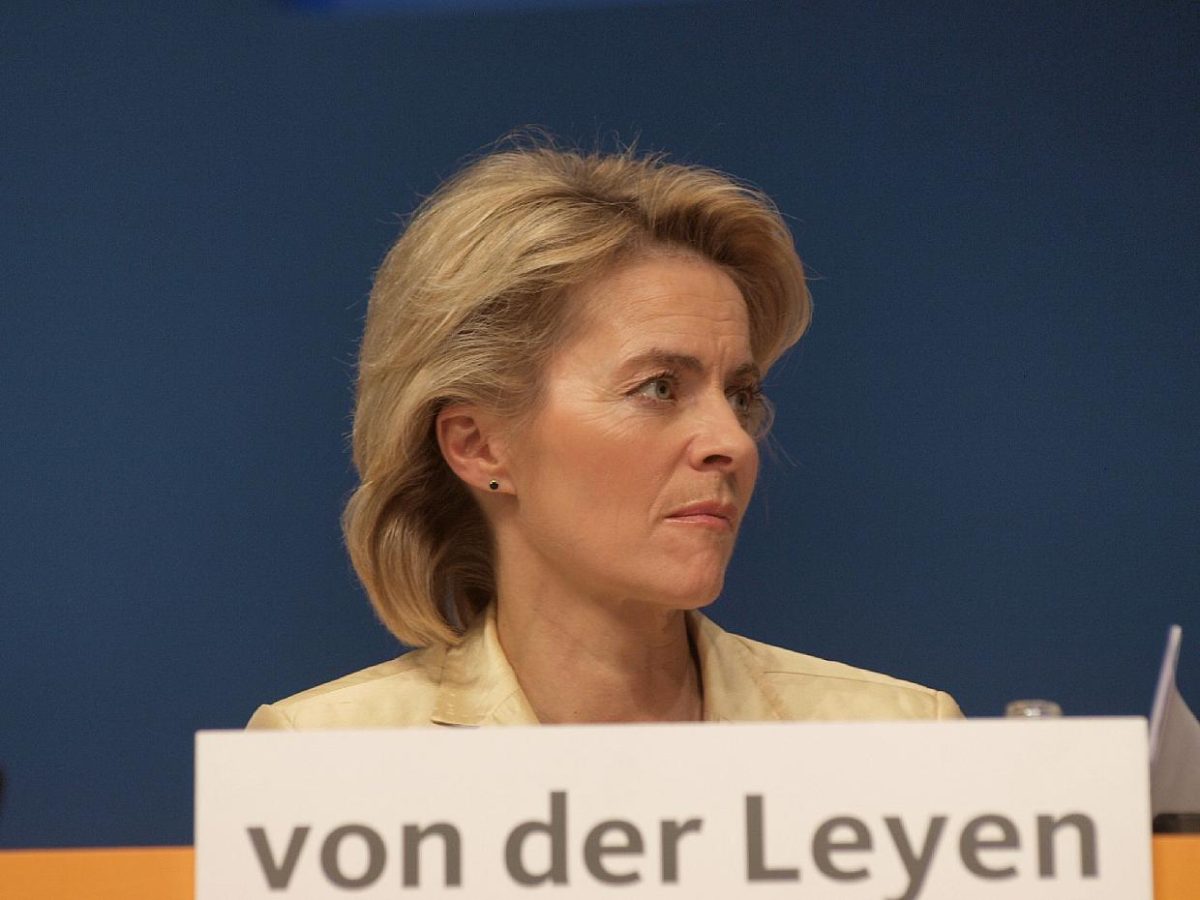 Verteidigungsministerin von der Leyen sagt USA-Reise ab - bei Kurznachrichten Plus