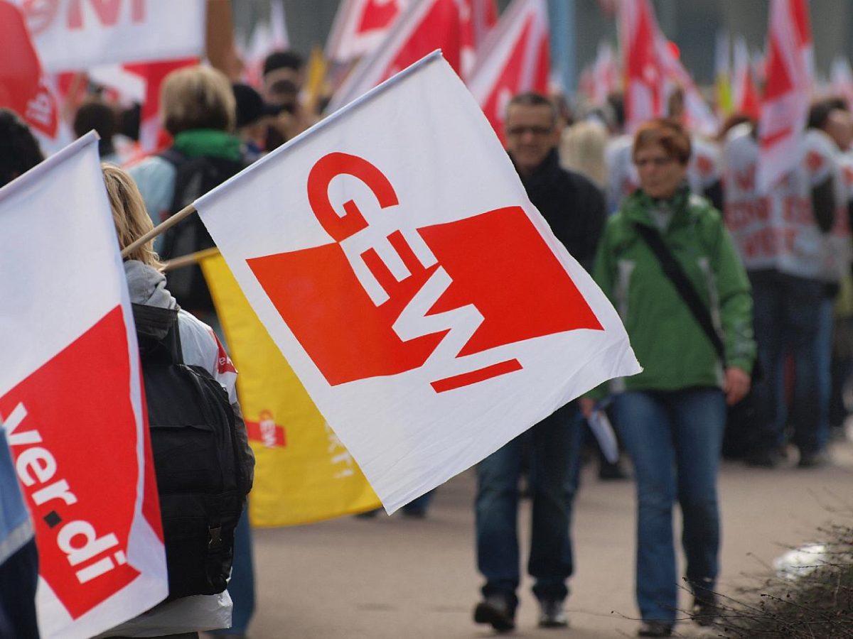 Steuerzahlerbund fürchtet hohen Tarifabschluss für Beamte - bei Kurznachrichten Plus