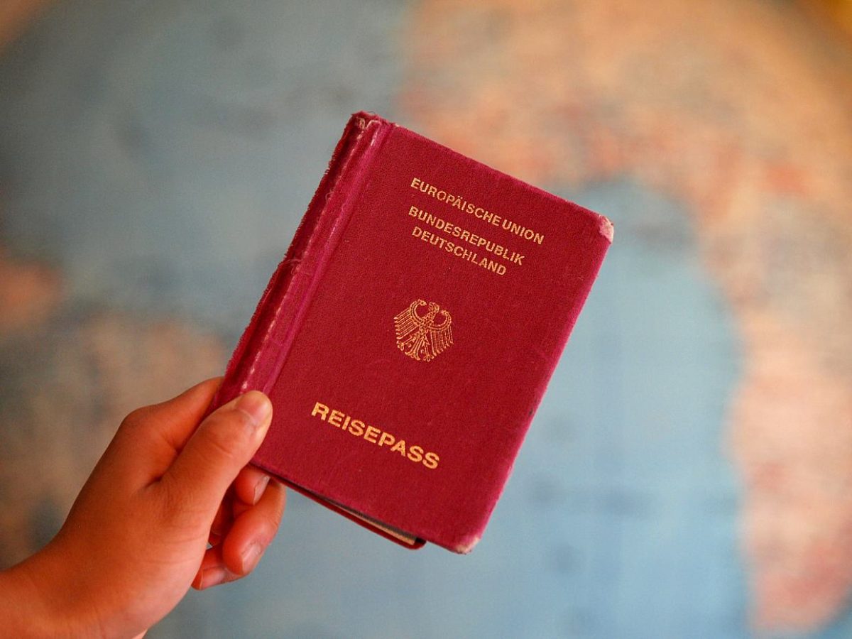 Röttgen für Abschaffung doppelter Staatsbürgerschaft - bei Kurznachrichten Plus