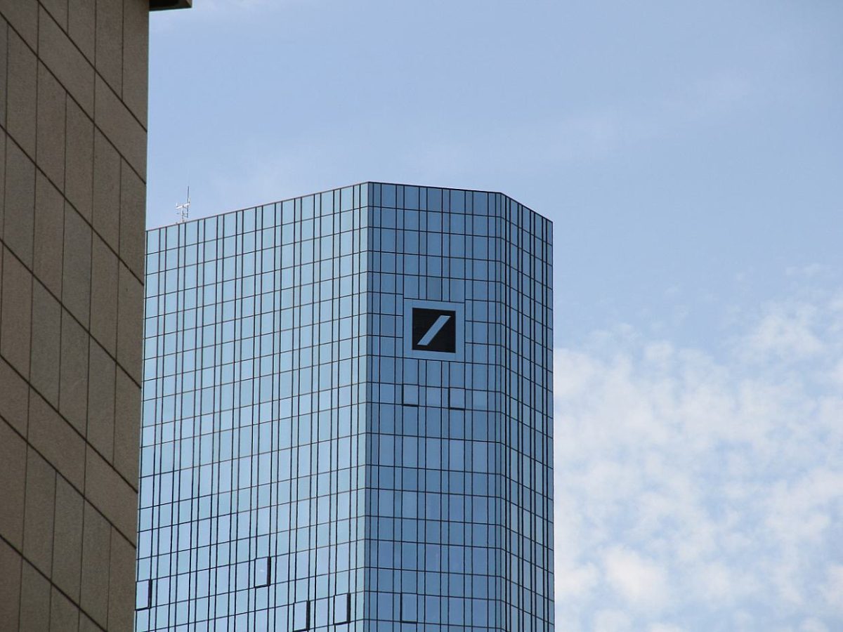 Blackrocks Hildebrand hält Deutsche Bank für „sehr komplex“ - bei Kurznachrichten Plus