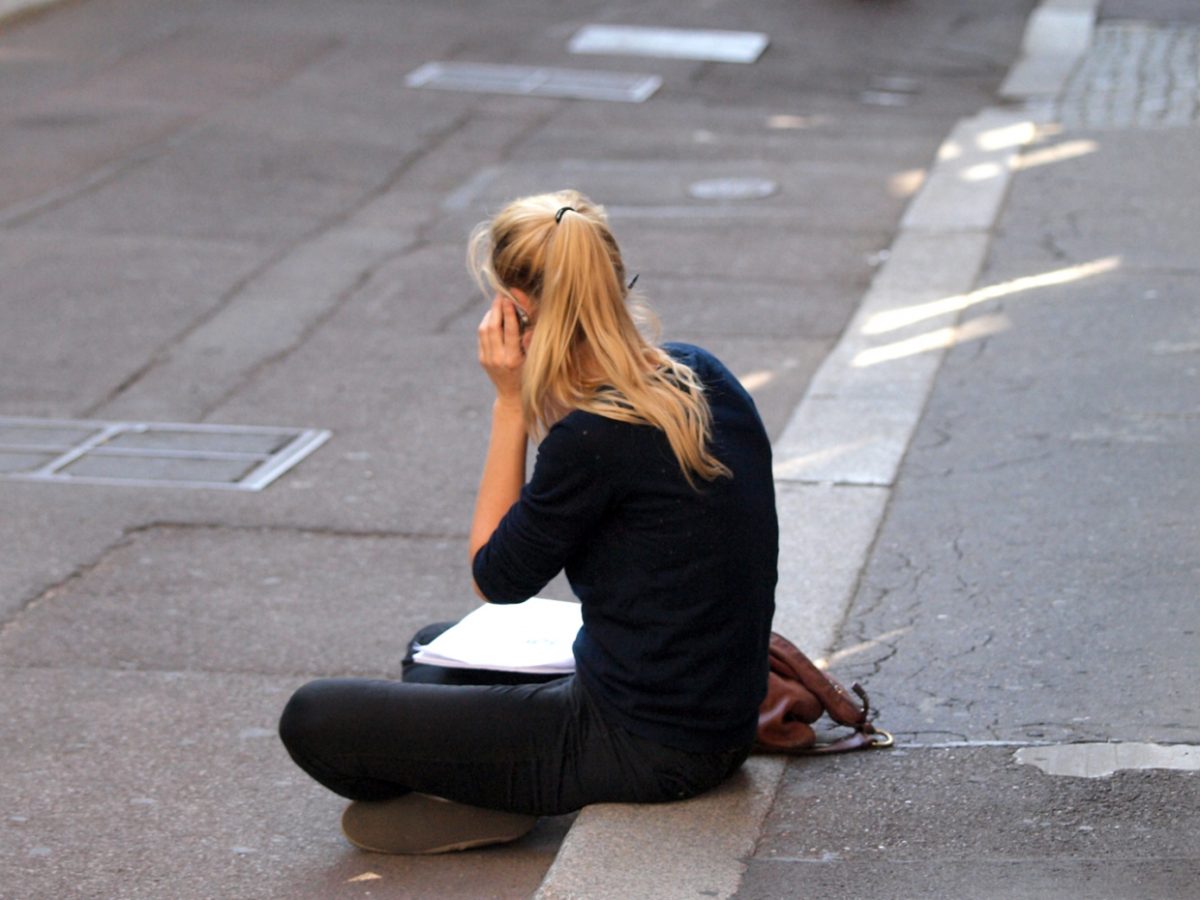 Verbraucherschützer fordern strengere Regeln für Telefon-Hotlines - bei Kurznachrichten Plus