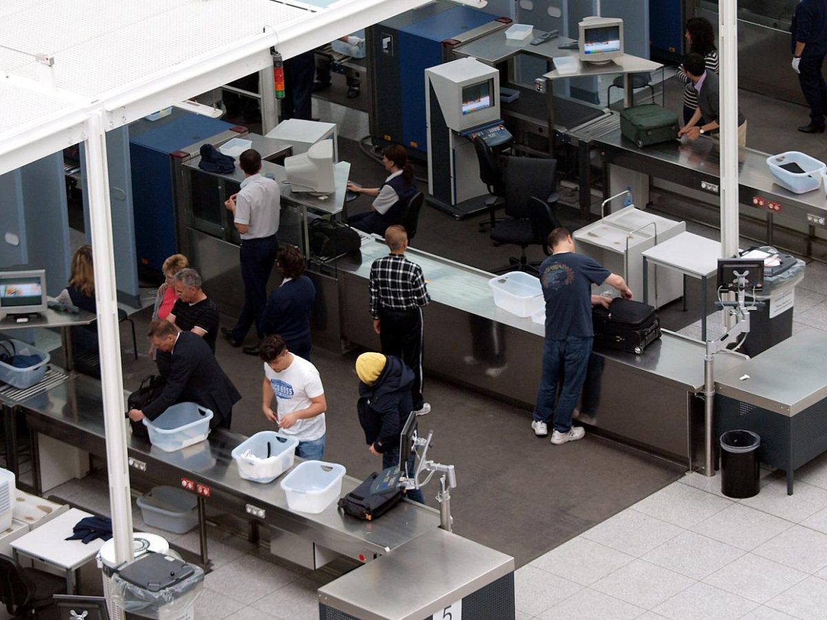 Flughafen-Streiks auch am Freitag - bei Kurznachrichten Plus