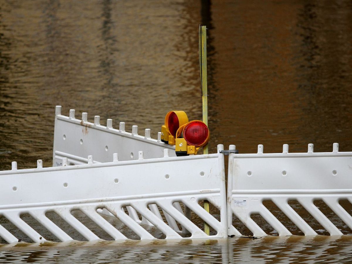 Vom Hochwasser betroffene Straßenzüge in Flensburg gesperrt - bei Kurznachrichten Plus