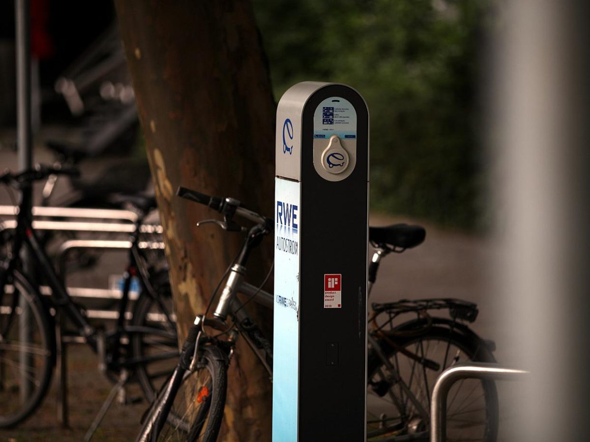 NRW-Wirtschaftsminister für zügigen Ausbau der E-Mobilität - bei Kurznachrichten Plus