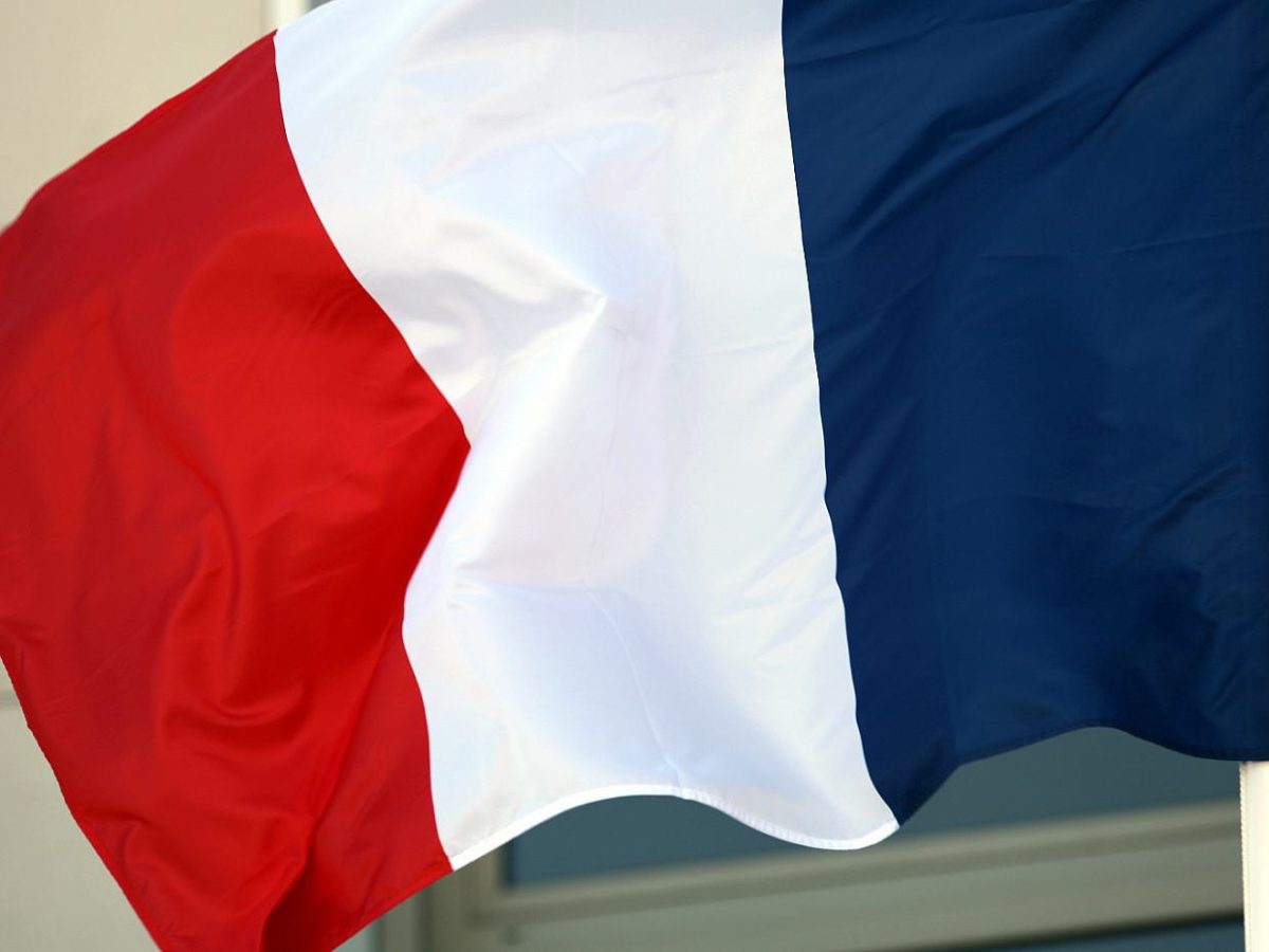 Frankreichs Innenminister erklärt Rücktritt - bei Kurznachrichten Plus