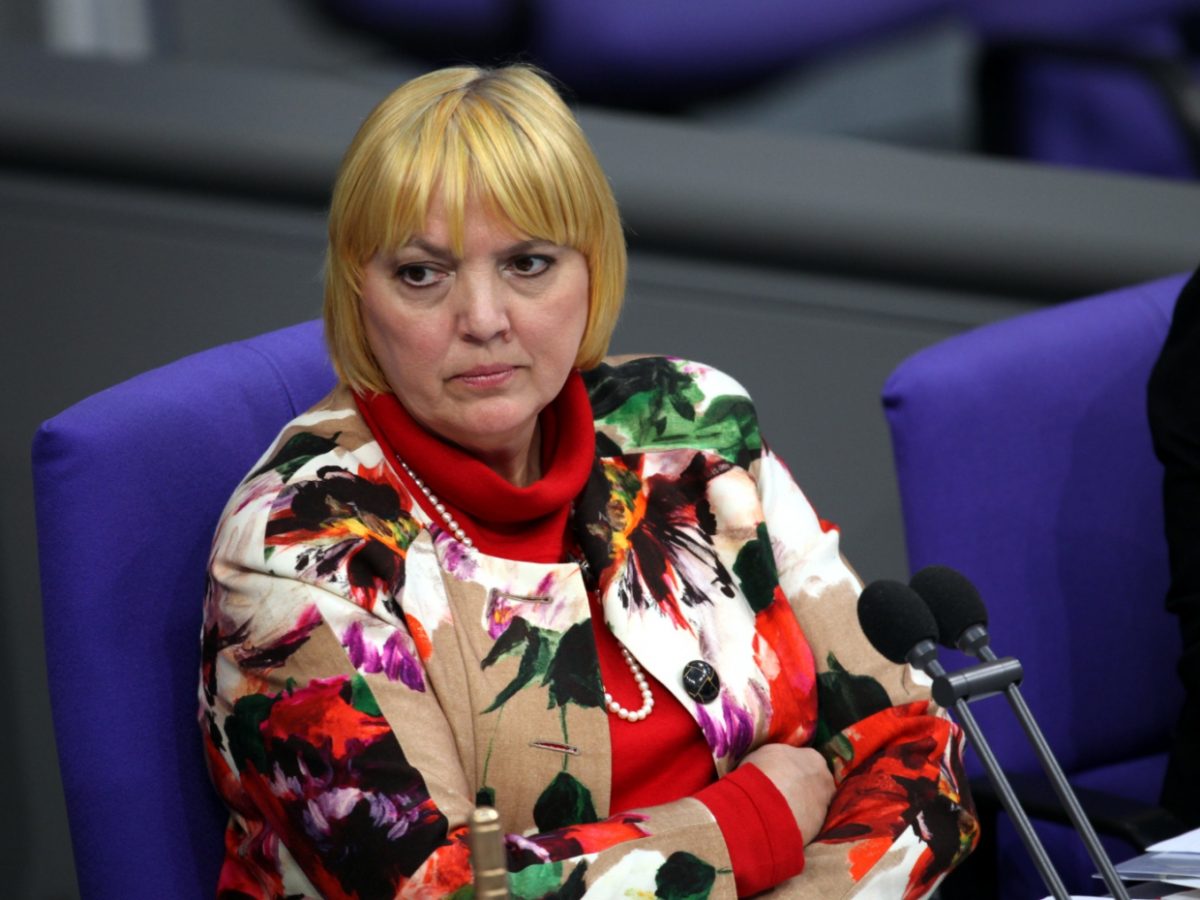 Claudia Roth: Abgeordnete müssen bei WM in Russland Haltung zeigen - bei Kurznachrichten Plus