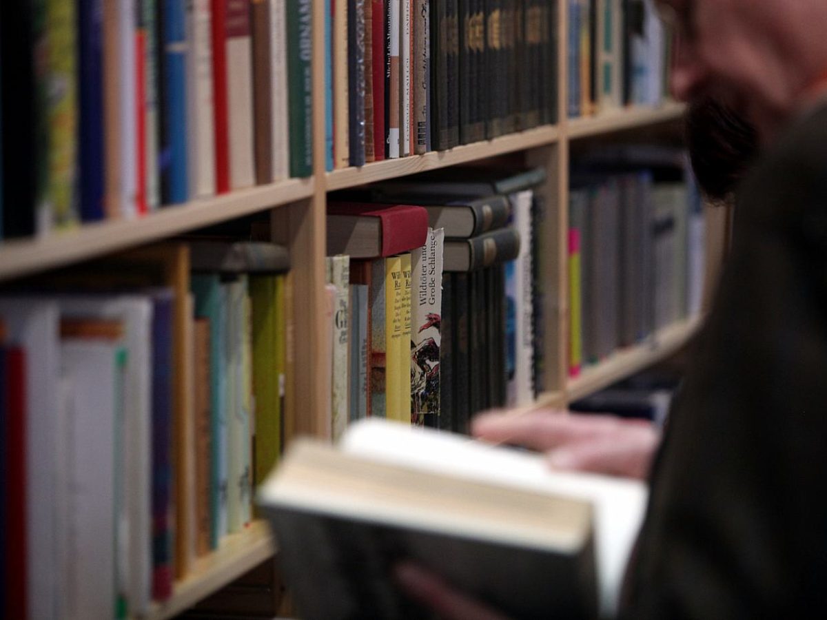 Édouard Louis hadert mit seiner Rolle als Schriftsteller - bei Kurznachrichten Plus