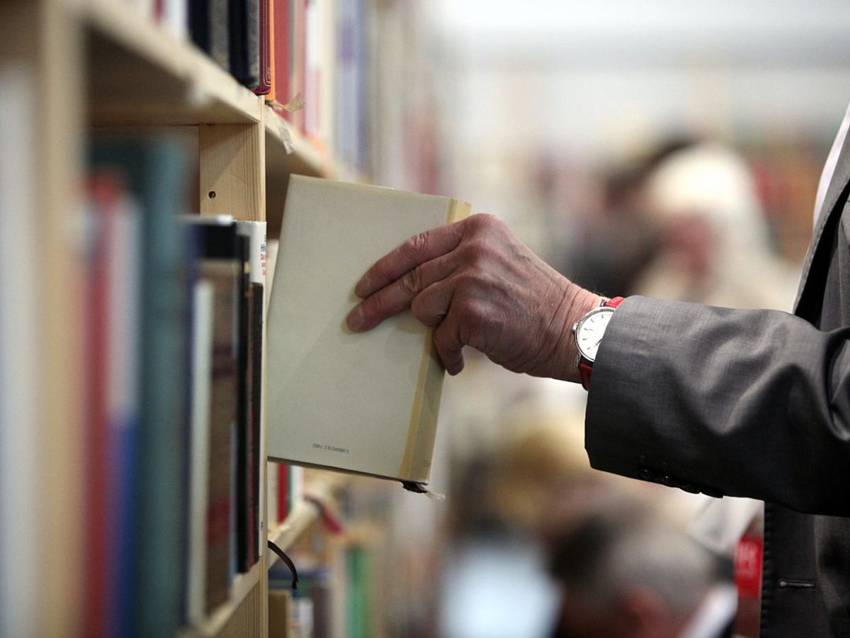 Umfrage: Deutsche greifen in Pandemie vermehrt zu Büchern - bei Kurznachrichten Plus