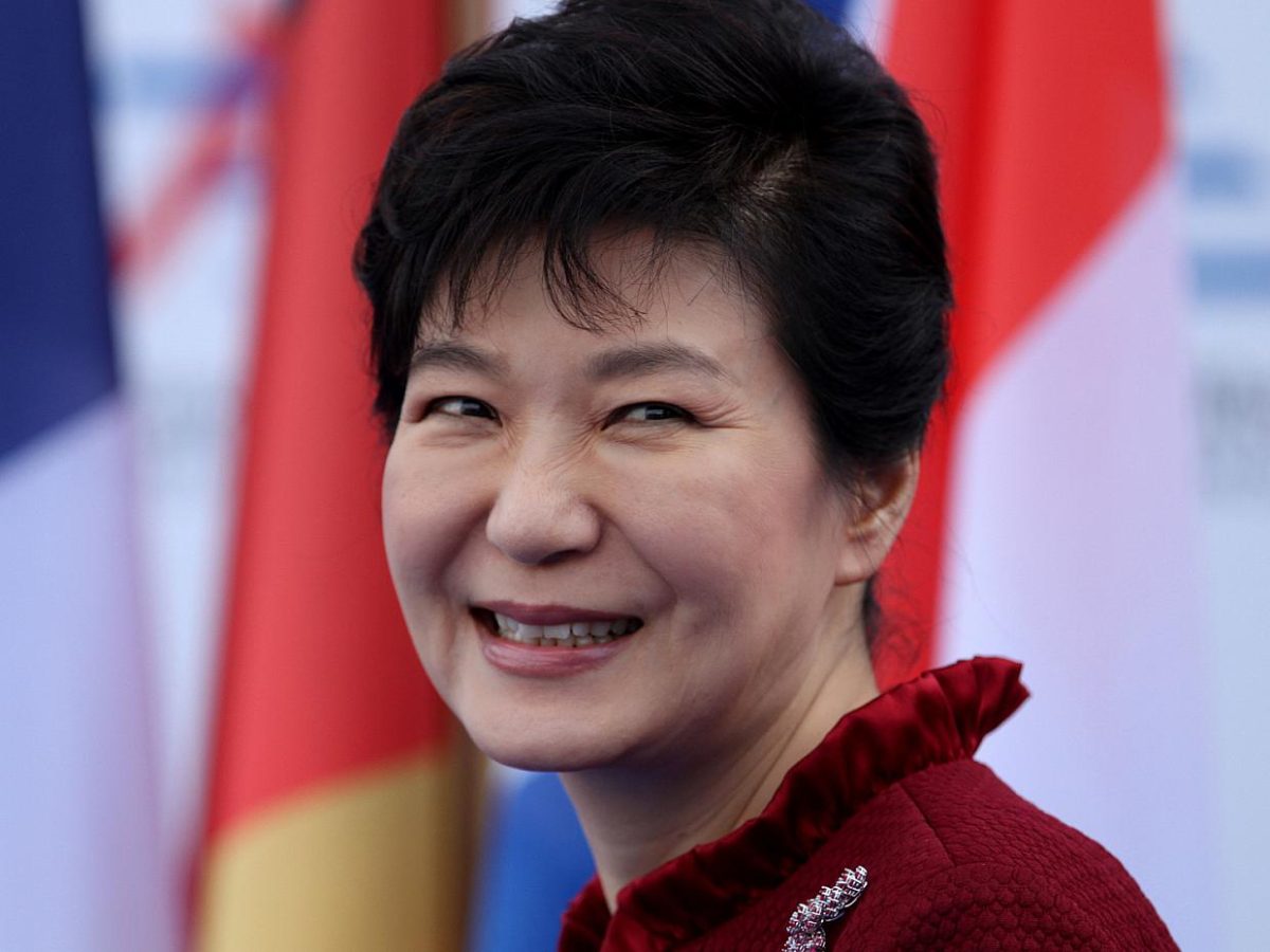 Südkoreas Ex-Präsidentin Park muss in Untersuchungshaft - bei Kurznachrichten Plus