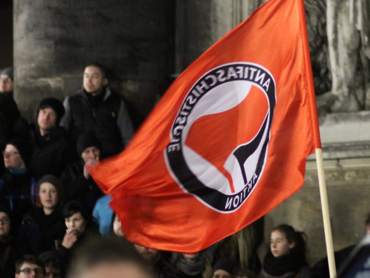 Mai-Krawalle in Berlin: Zusammenstöße mit Polizei bei Demonstration - bei Kurznachrichten Plus