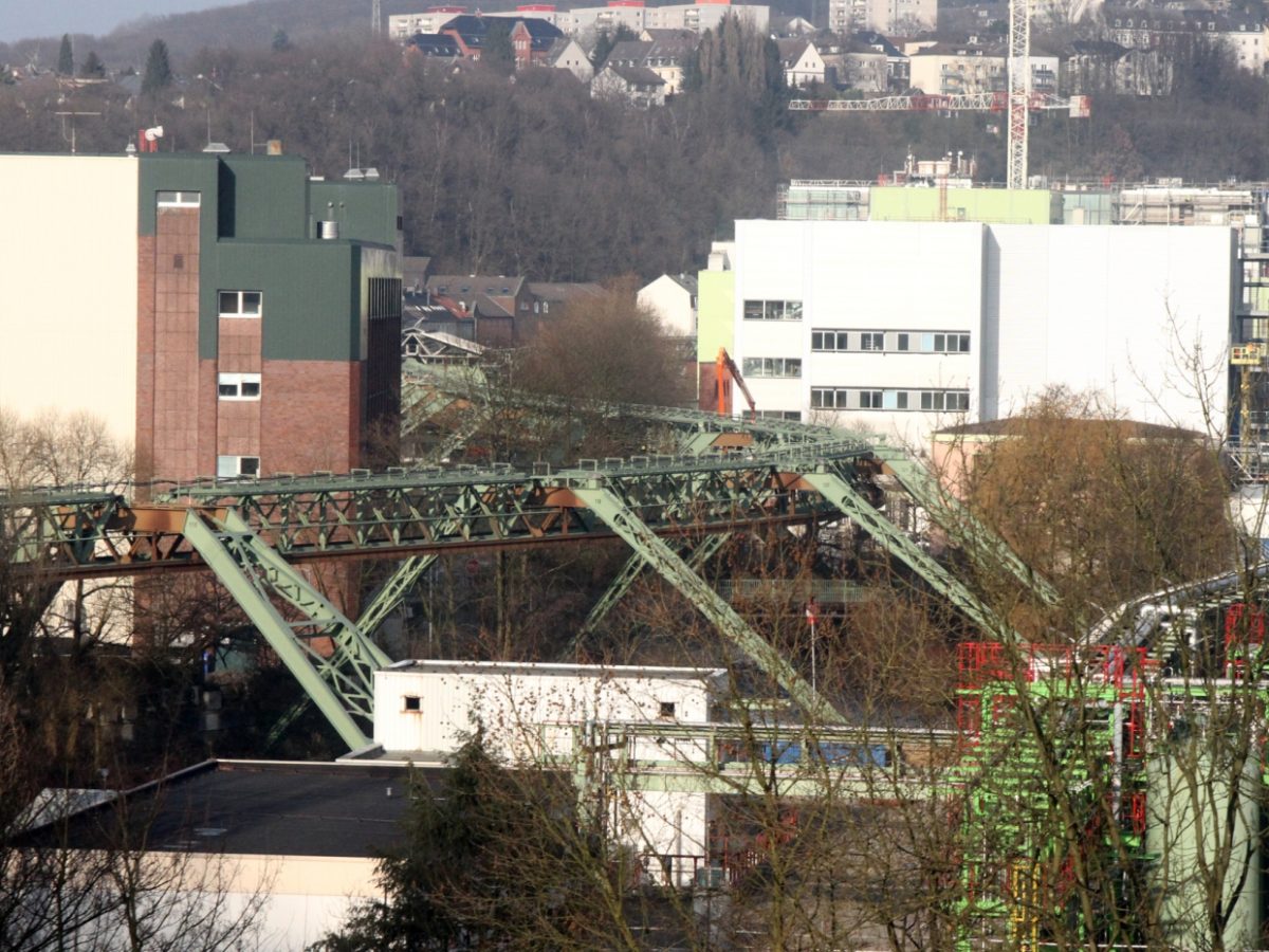 Staatsanwaltschaft ermittelt nach Corona-Ausbruch in Wuppertal - bei Kurznachrichten Plus