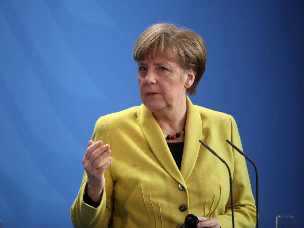 Merkel: Digitale Option stärken - bei Kurznachrichten Plus