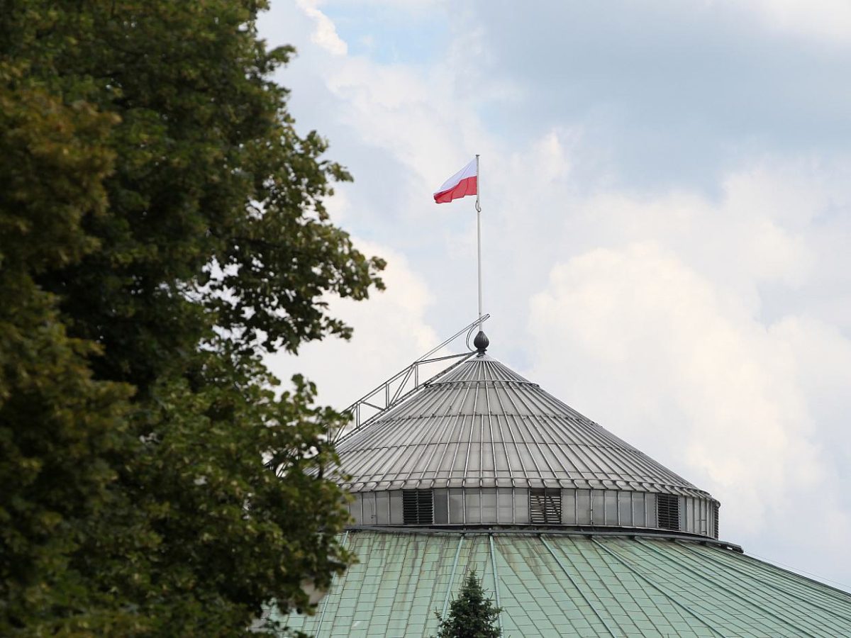 Walesa schließt sich Protesten gegen polnische Regierung an - bei Kurznachrichten Plus