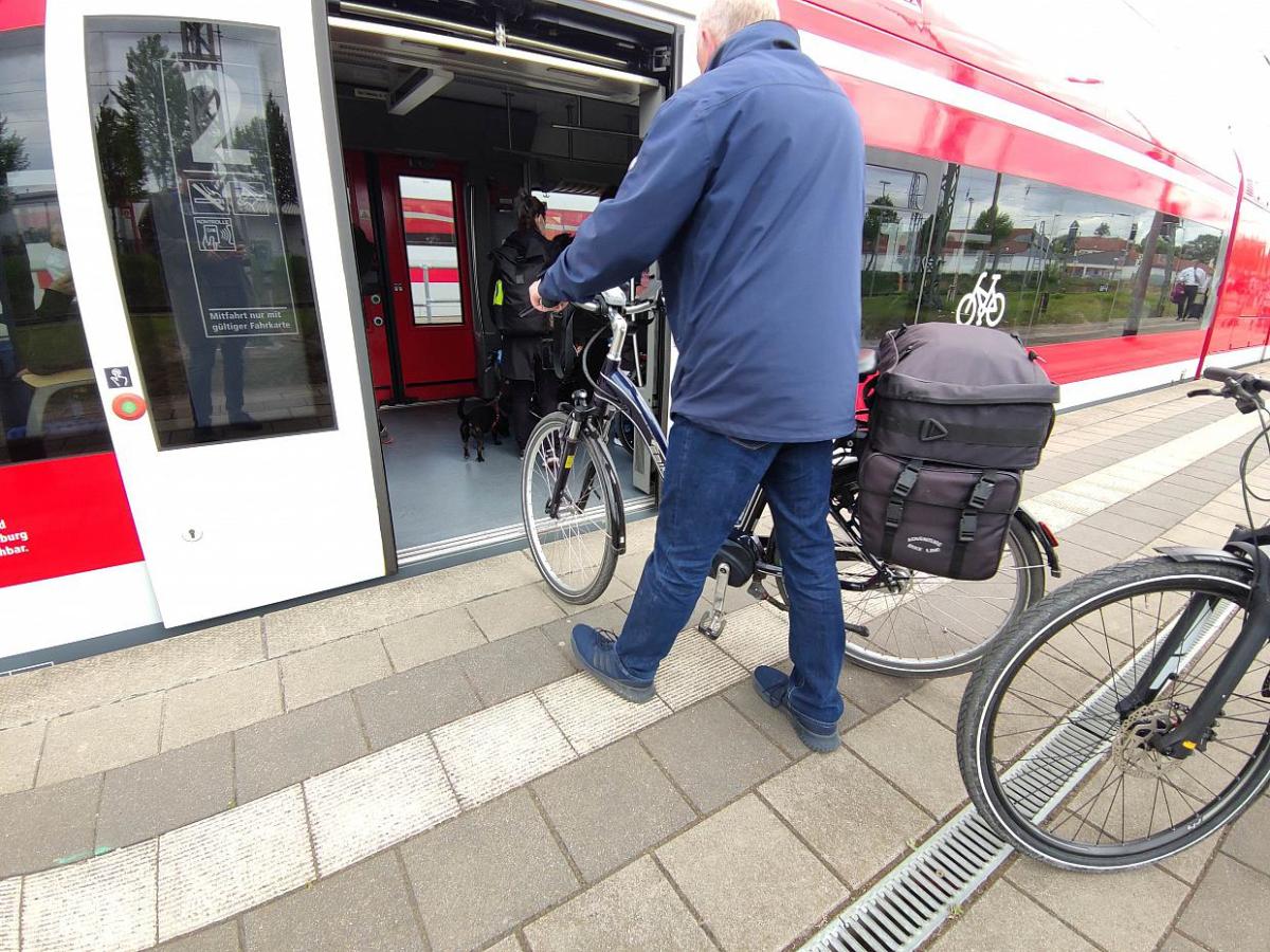 Fahrgastzahl im Linienverkehr mit Bussen und Bahnen legt zu - bei Kurznachrichten Plus