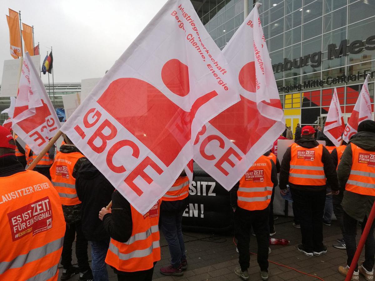 Gewerkschaften uneins über Vorteile für Mitglieder in Tarifverträgen - bei Kurznachrichten Plus