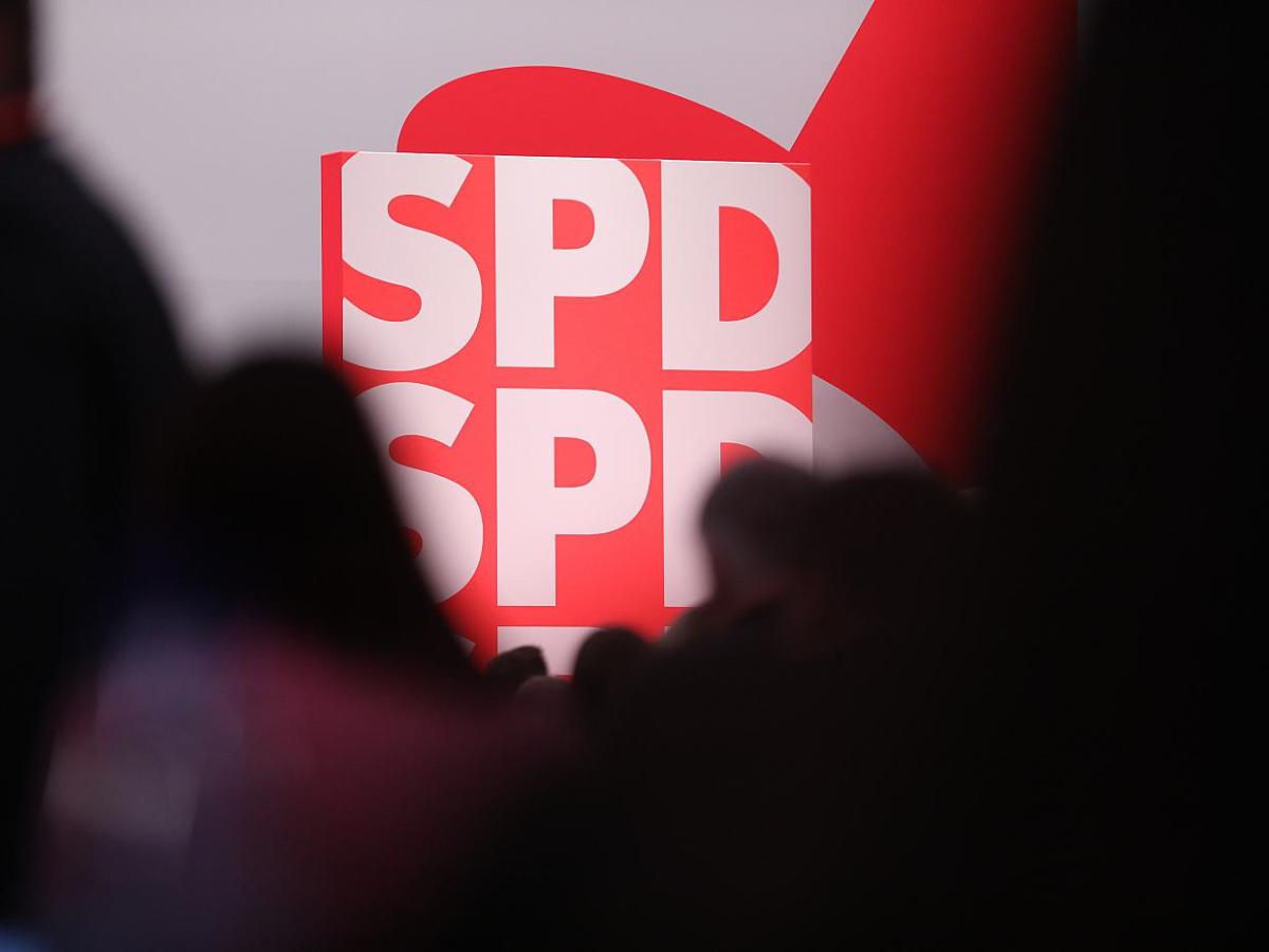 Historiker vermutet in SPD-Russlandpolitik Interessenkonflikte - bei Kurznachrichten Plus