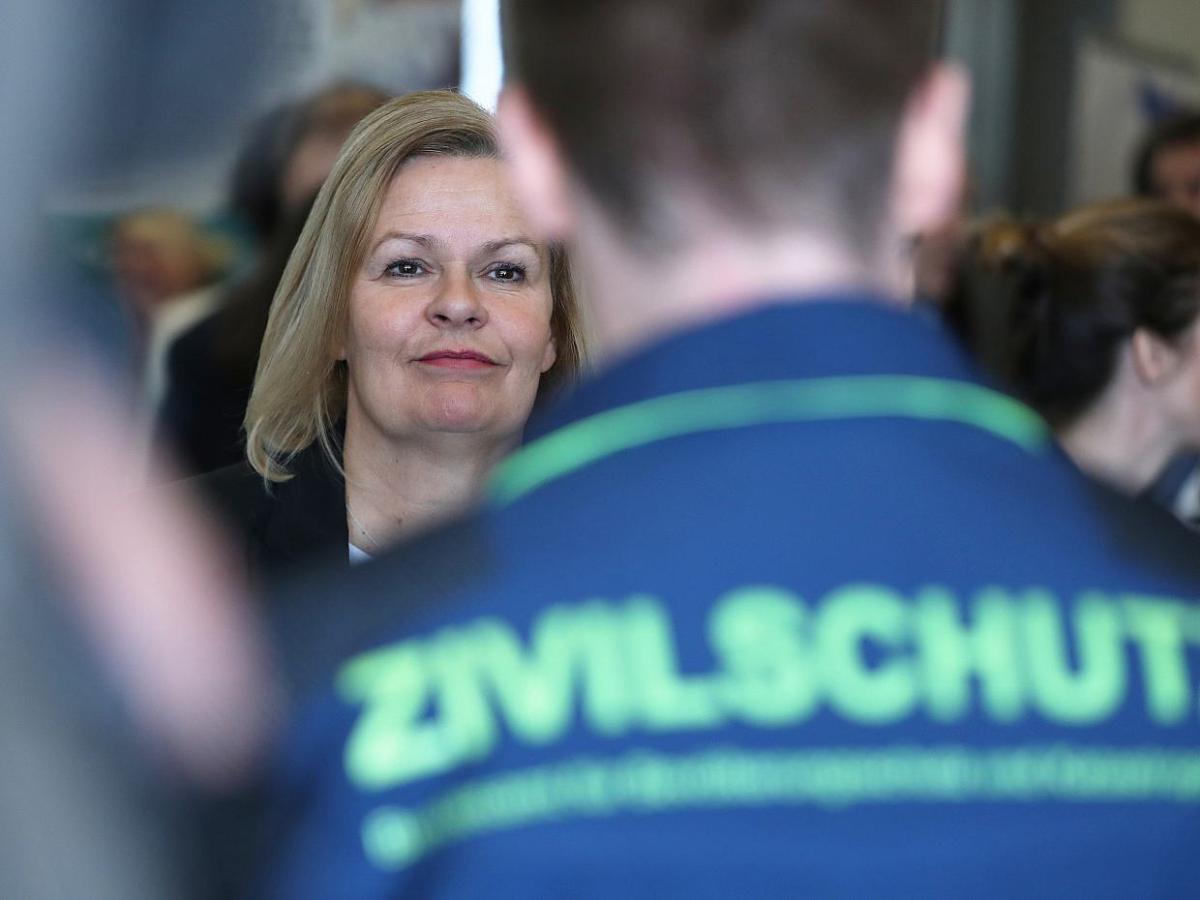 Innenministerin plant deutlichen Ausbau des Zivilschutzes - bei Kurznachrichten Plus