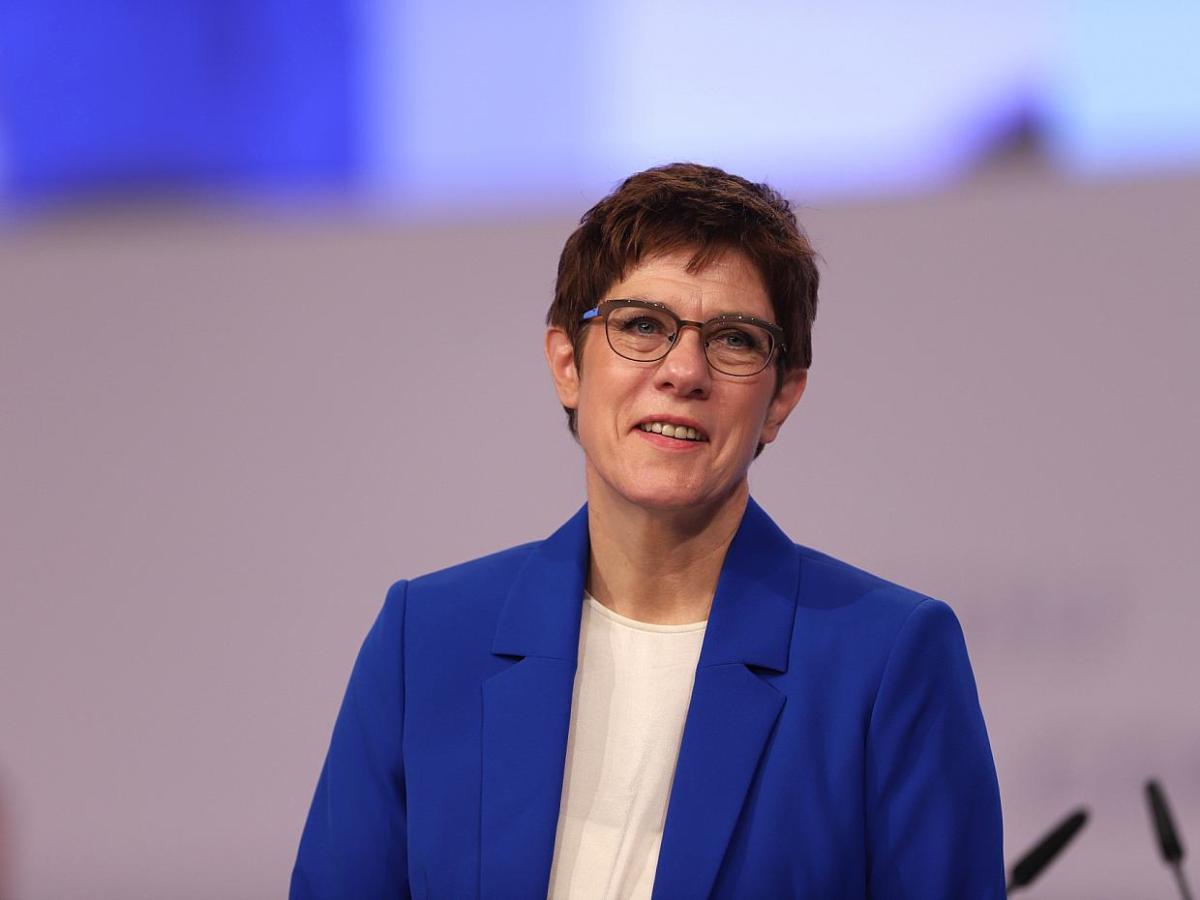 Kramp-Karrenbauer kündigt Teilnahme an CDU-Parteitag an - bei Kurznachrichten Plus