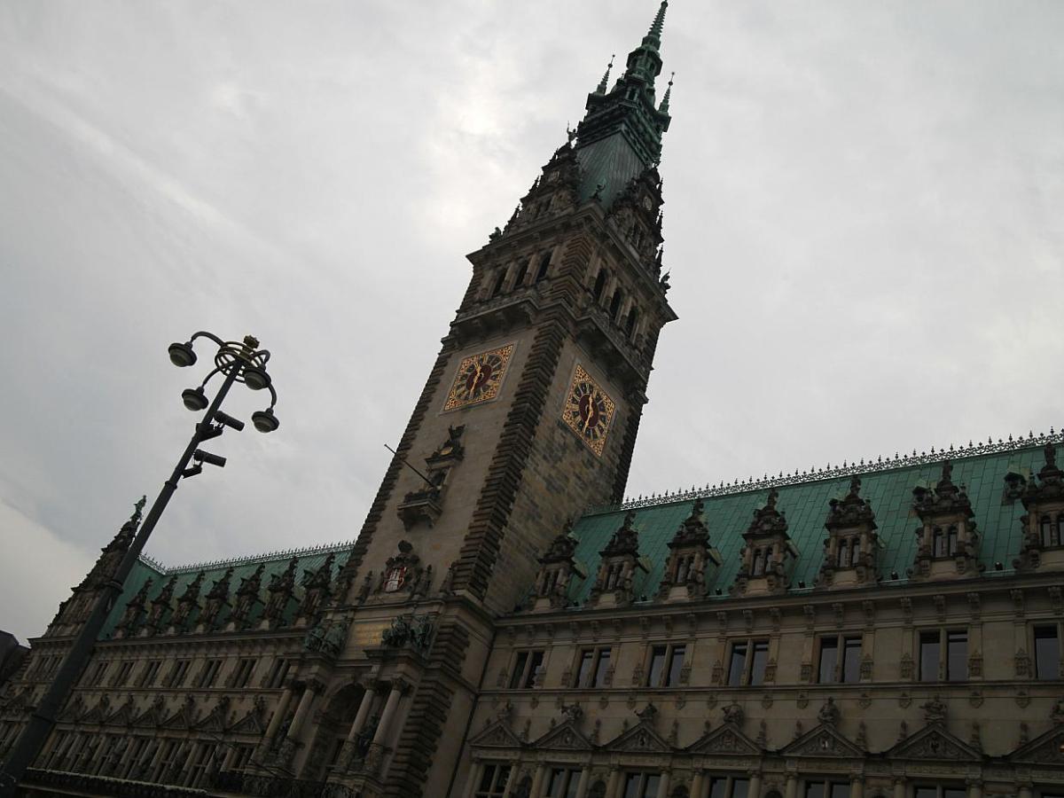 Kühne stellt Forderungen an Hamburg für Elbtower-Rettung - bei Kurznachrichten Plus