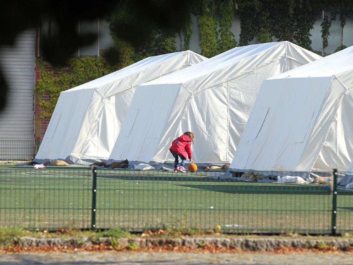 Politologe meldet Zweifel an Leistungskürzungen für Flüchtlinge an - bei Kurznachrichten Plus