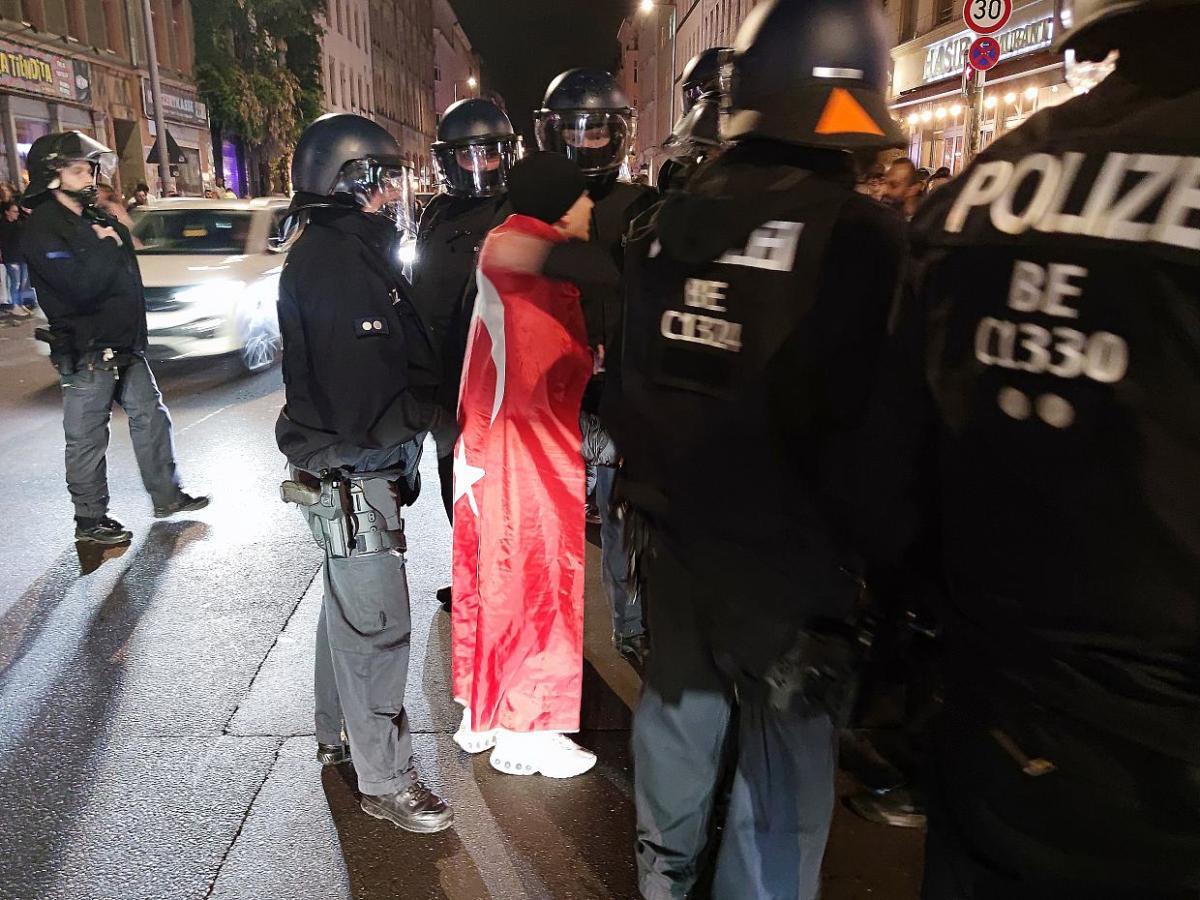 Polizei-Einsatz bei Türken-Party in Berlin-Kreuzberg - bei Kurznachrichten Plus