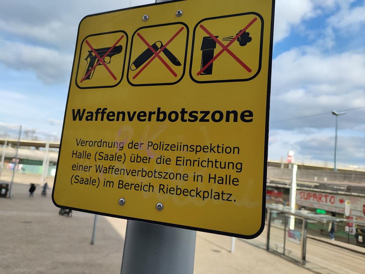 Polizeigewerkschaft für Ausweitung von Waffenverbotszonen - bei Kurznachrichten Plus