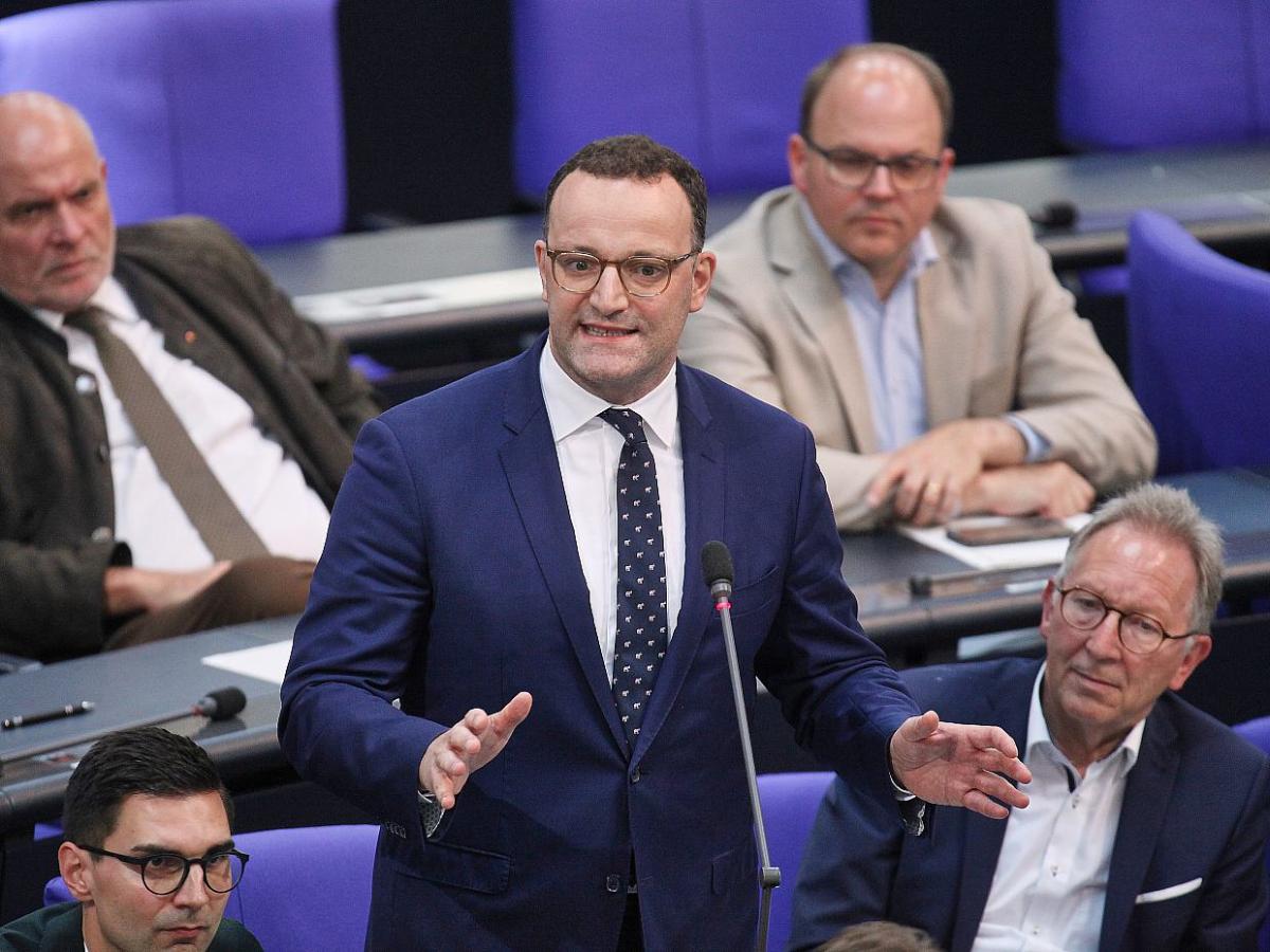 Spahn verteidigt Vorgehen bei Corona-Masken-Beschaffung - bei Kurznachrichten Plus