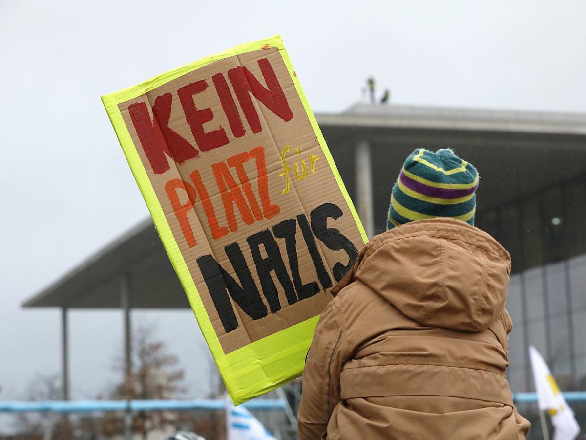 Theo Waigel findet Demos gegen Rechtsextremismus „großartig“ - bei Kurznachrichten Plus